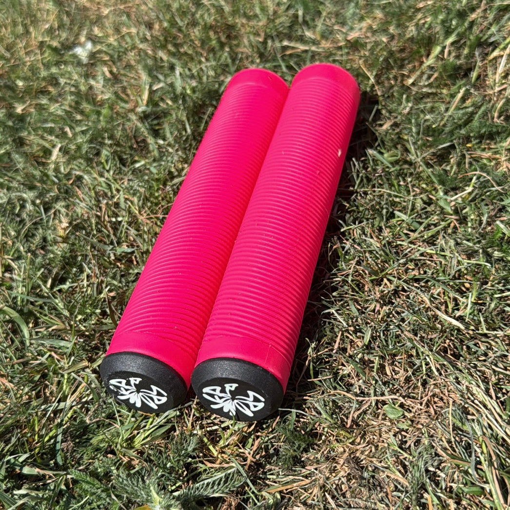 1 Pair of Grips (Pink)